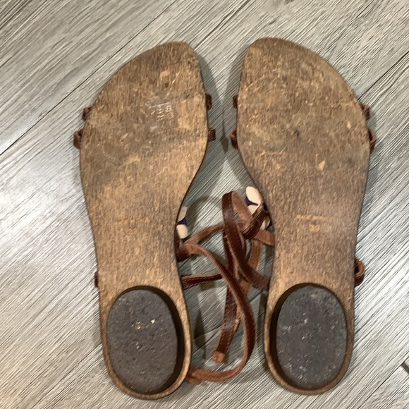 Chocolat Blu Flat Wrap Ankle Brown Leather Multicolor Floral Sandals size. 8.5 - Picture 6 of 11